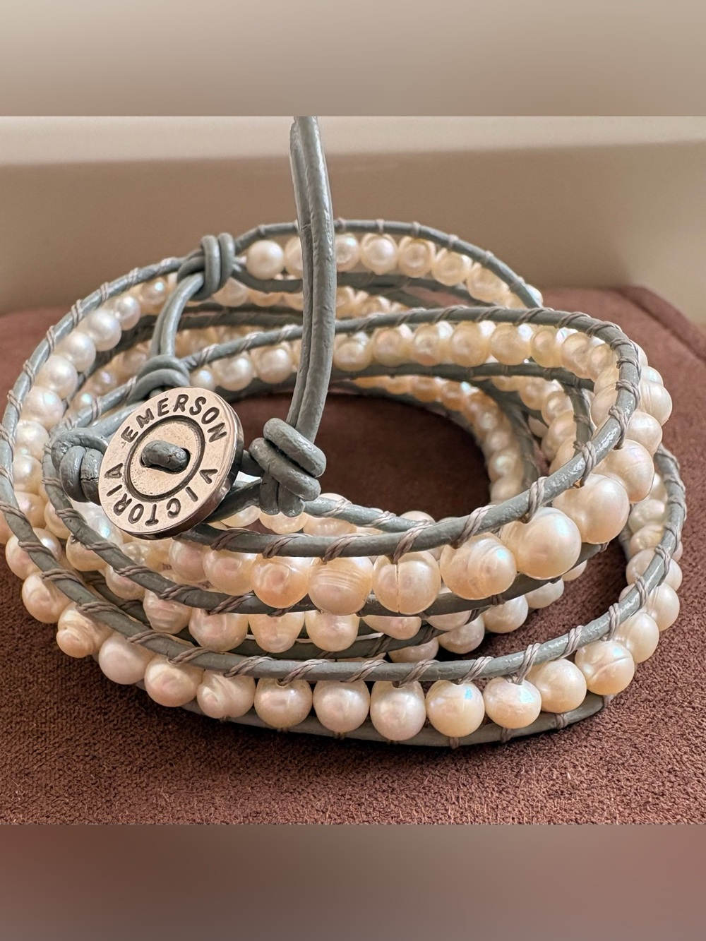 NWOT Victoria Emerson 5 Wrap White Pearls on Grsy Leather Braceket
